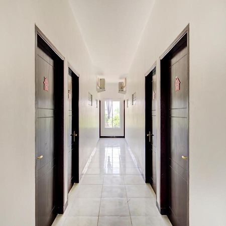 Oyo Life 3987 Kost Aditya Surabaya Kültér fotó