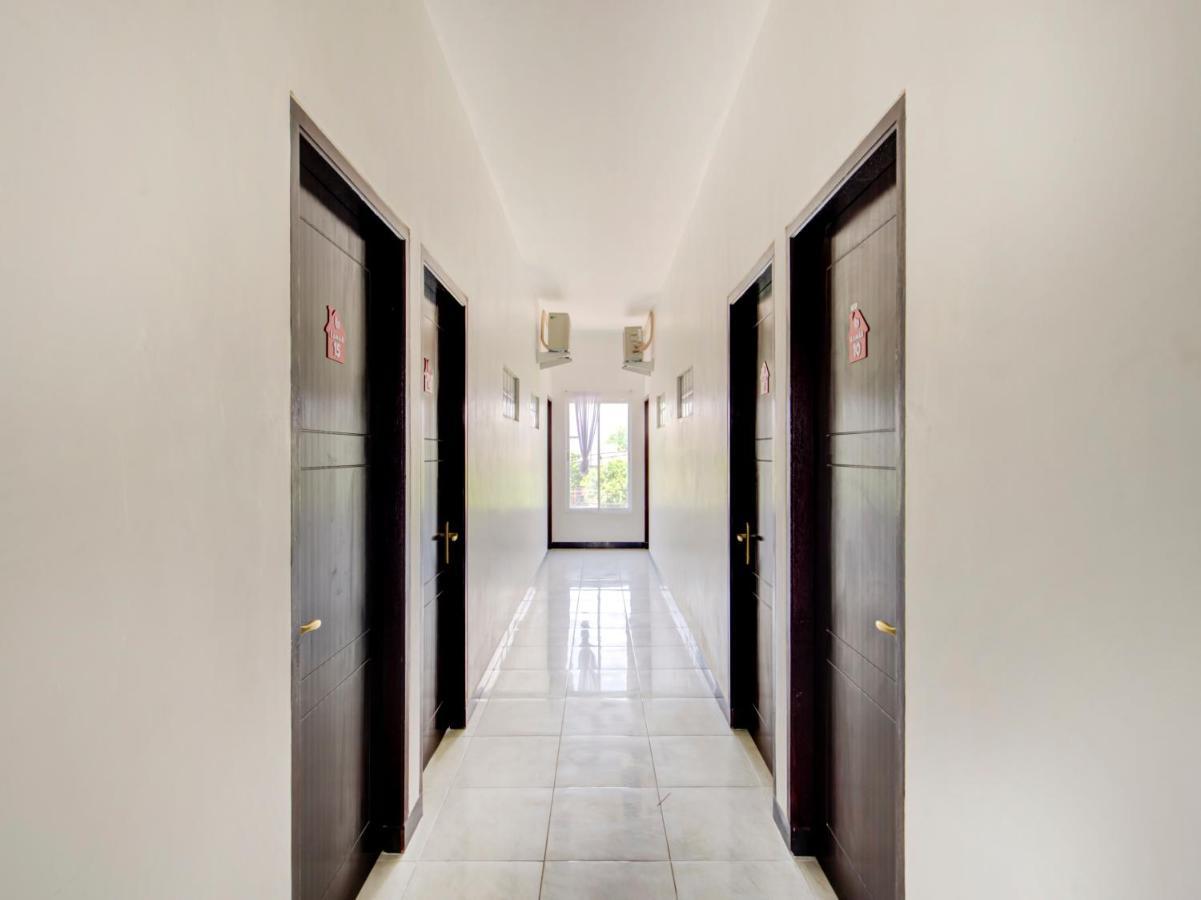 Oyo Life 3987 Kost Aditya Surabaya Kültér fotó