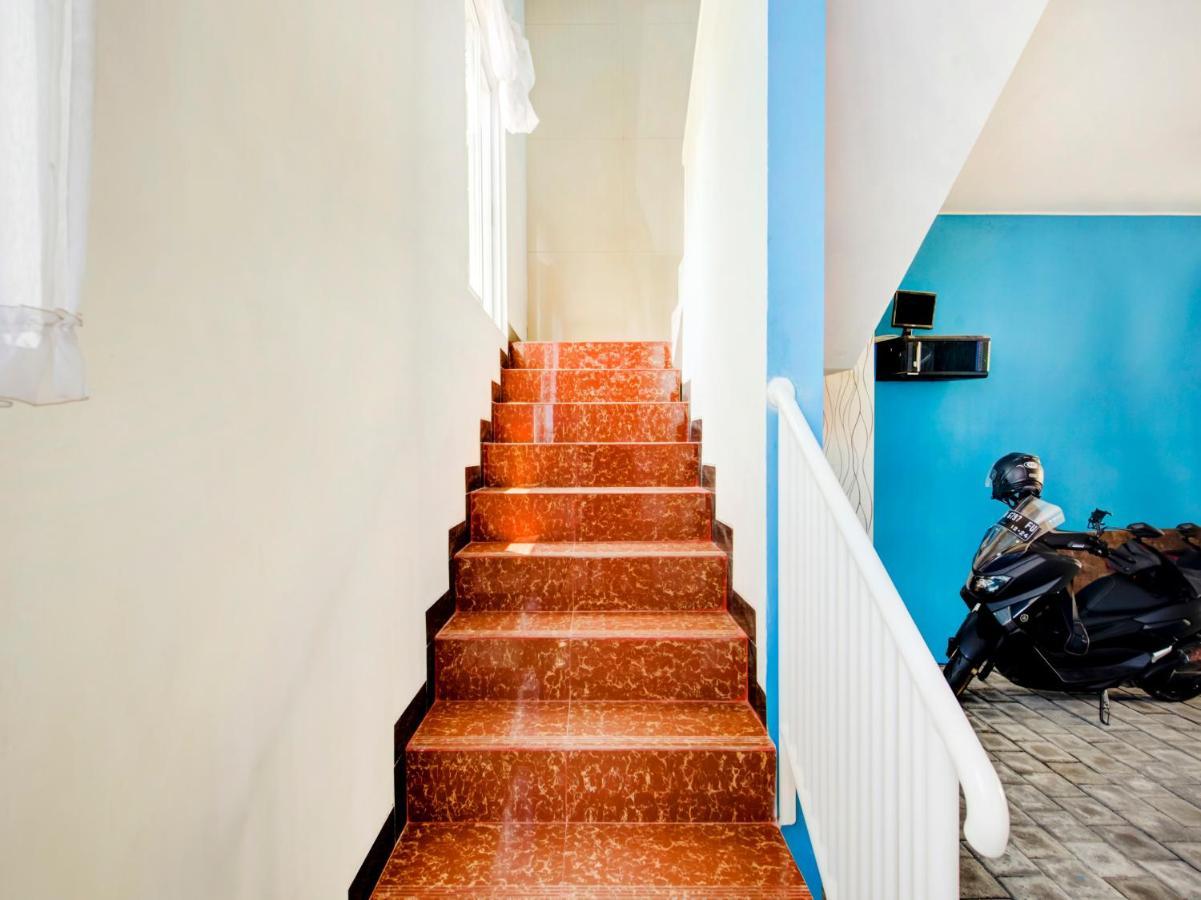 Oyo Life 3987 Kost Aditya Surabaya Kültér fotó