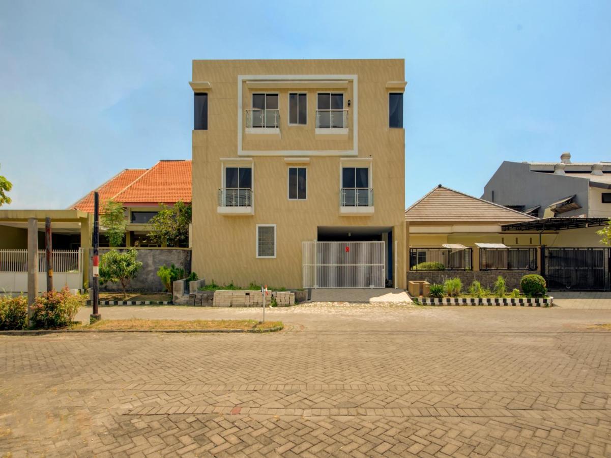 Oyo Life 3987 Kost Aditya Surabaya Kültér fotó