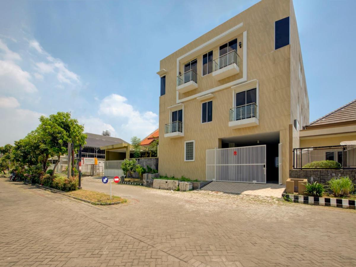 Oyo Life 3987 Kost Aditya Surabaya Kültér fotó