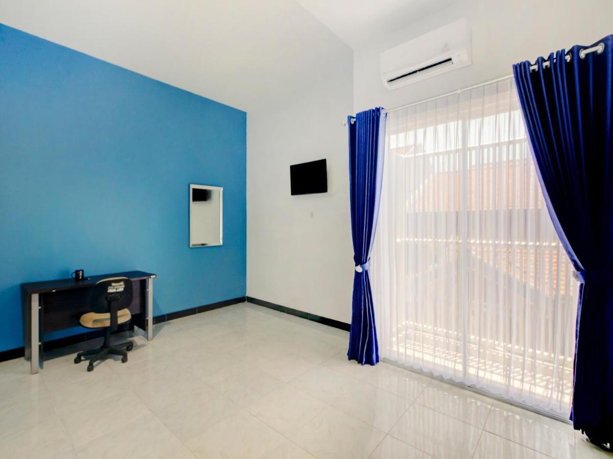 Oyo Life 3987 Kost Aditya Surabaya Kültér fotó