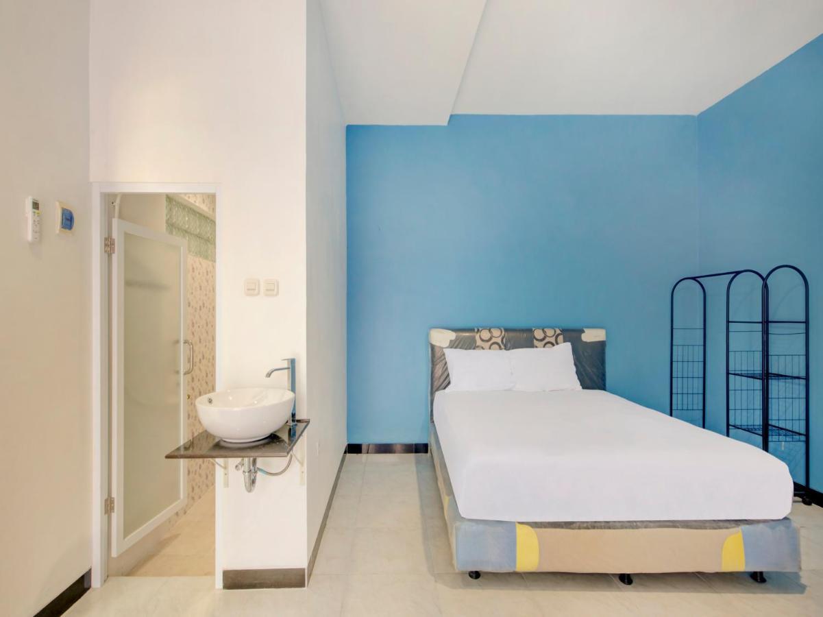 Oyo Life 3987 Kost Aditya Surabaya Kültér fotó