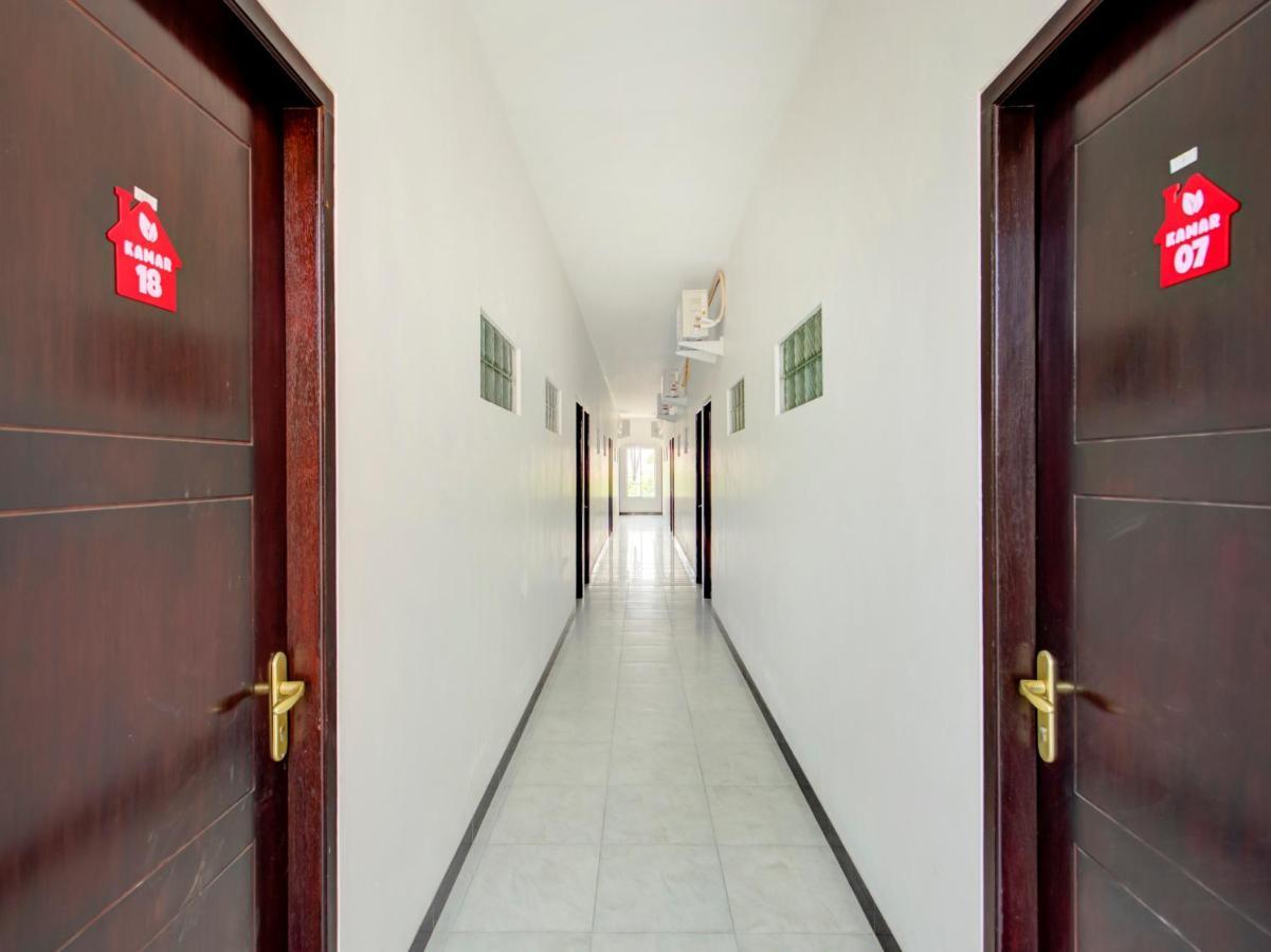 Oyo Life 3987 Kost Aditya Surabaya Kültér fotó